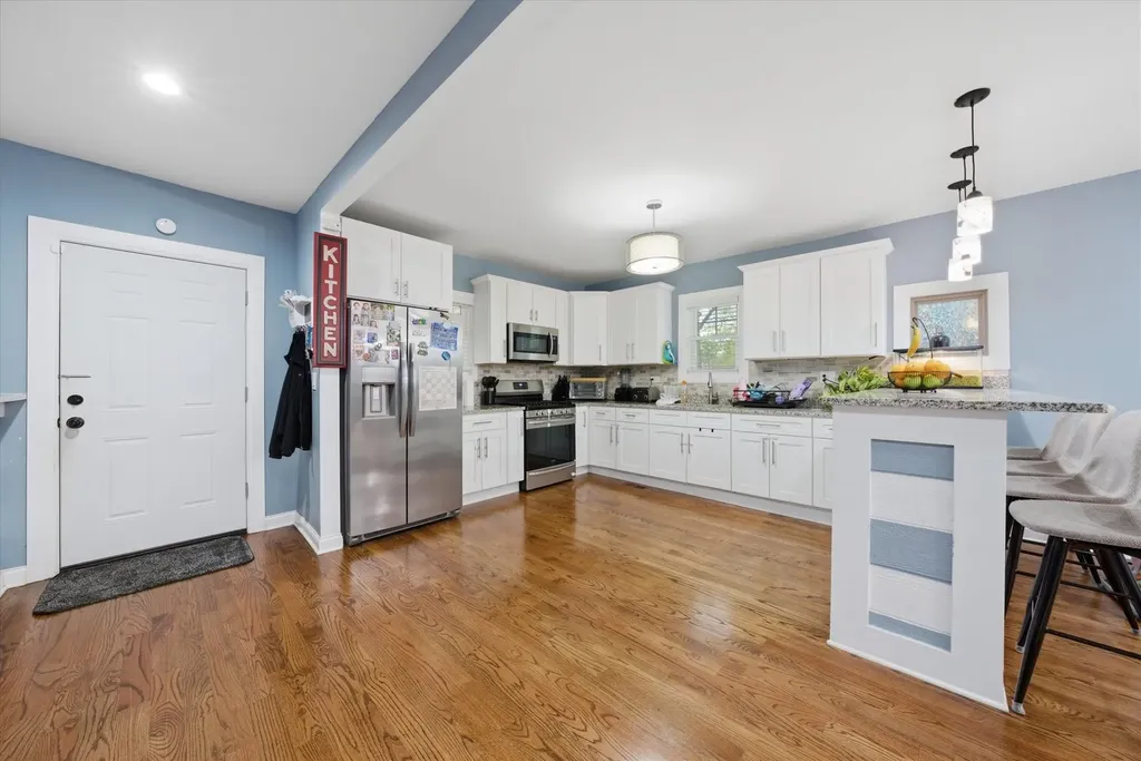 1053 West 104th Place Chicago IL 60643