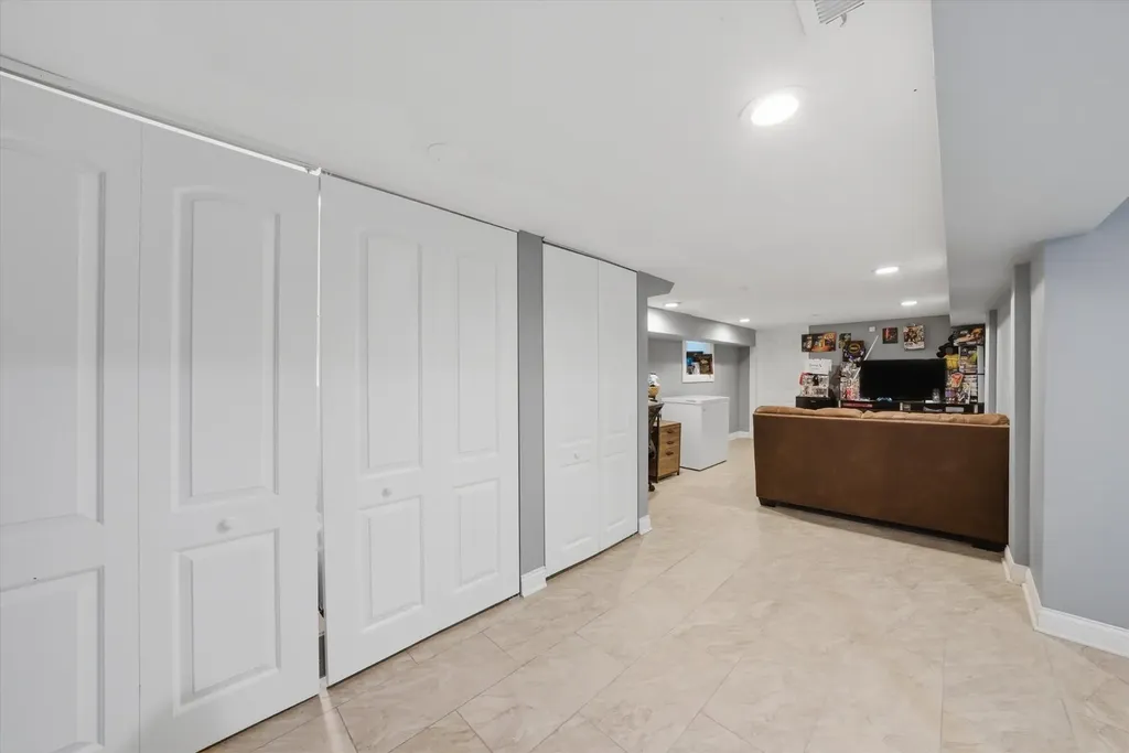 1053 West 104th Place Chicago IL 60643