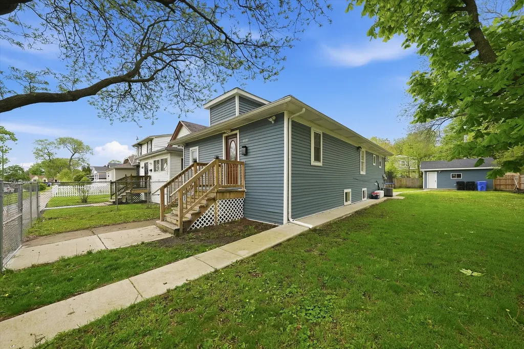 1053 West 104th Place Chicago IL 60643