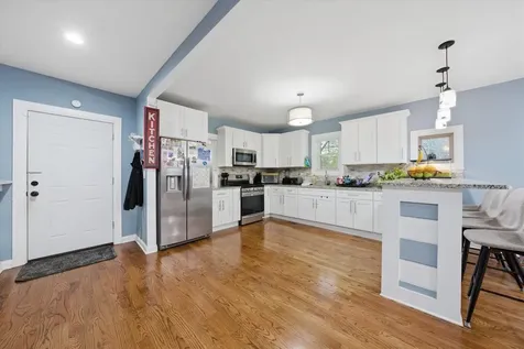 1053 West 104th Place Chicago IL 60643