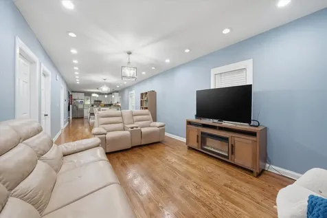 1053 West 104th Place Chicago IL 60643