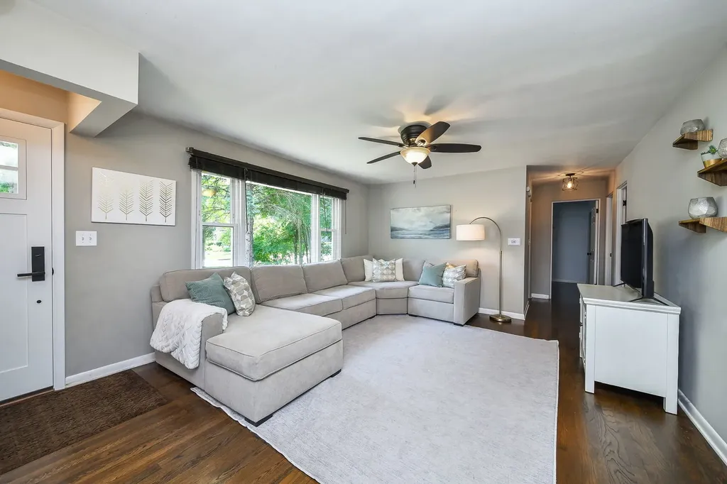 432 South Knollwood Drive Wheaton IL 60187