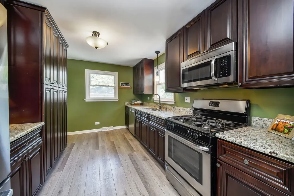 432 South Knollwood Drive Wheaton IL 60187