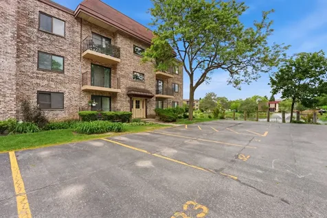 5513 Chateau Drive Rolling Meadows IL 60008