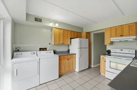 5513 Chateau Drive Rolling Meadows IL 60008