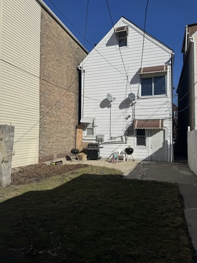 2620 South Sawyer Avenue Chicago IL 60623
