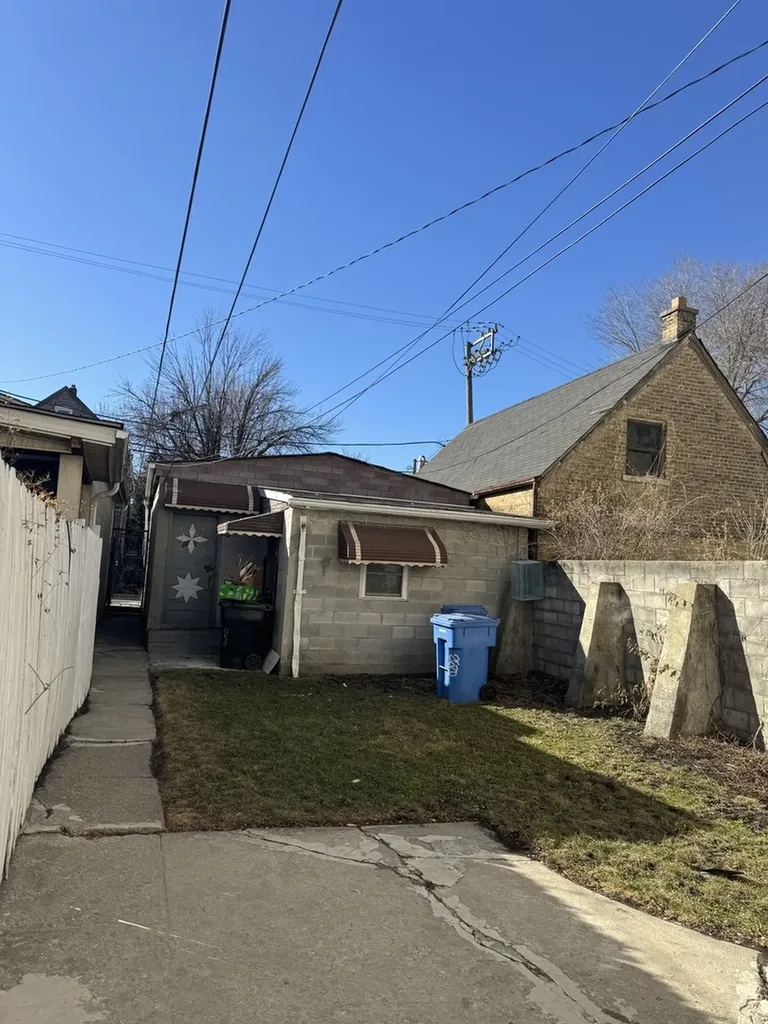 2620 South Sawyer Avenue Chicago IL 60623