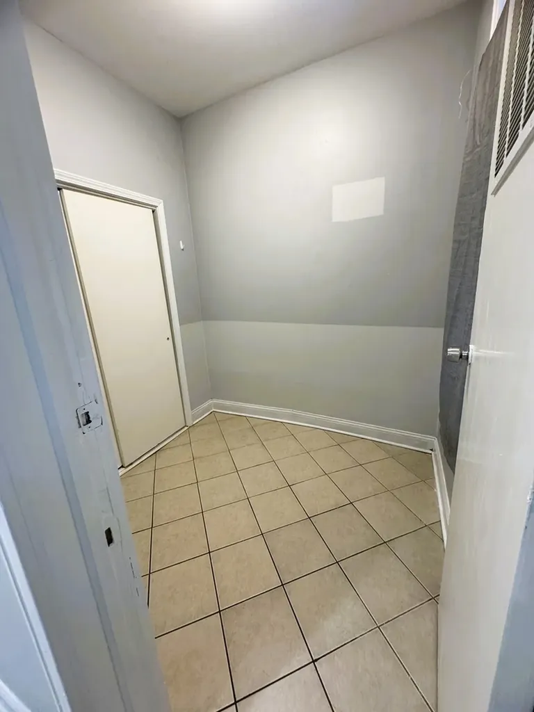 2620 South Sawyer Avenue Chicago IL 60623
