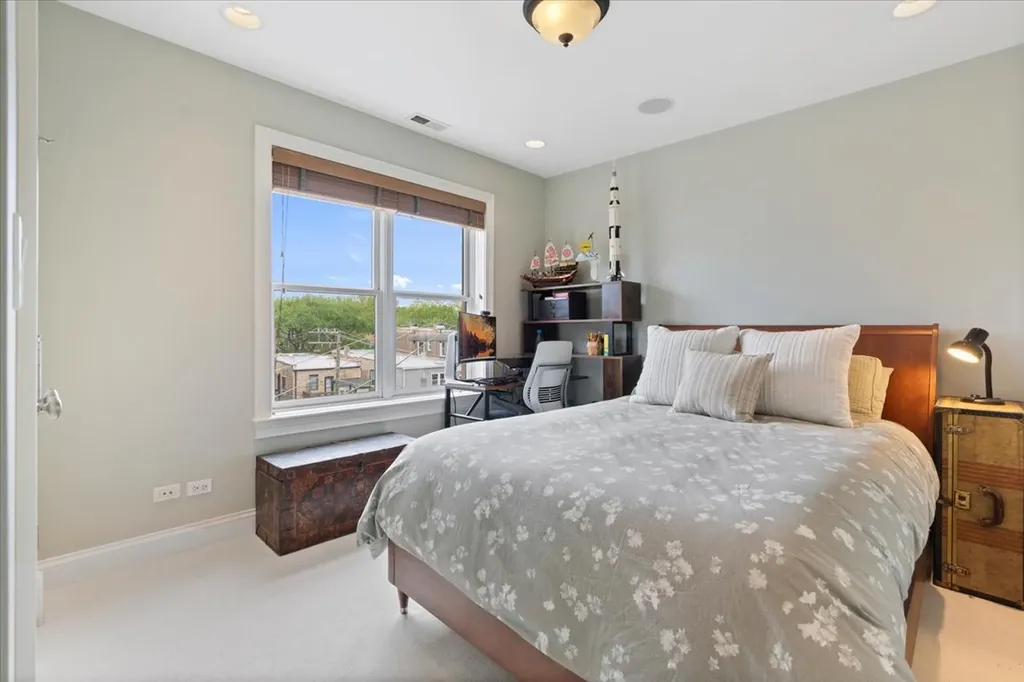 3842 North Southport Avenue Chicago IL 60613