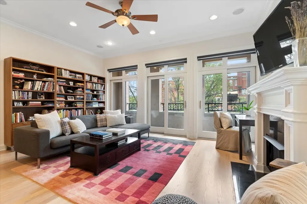 3842 North Southport Avenue Chicago IL 60613