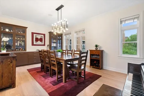 3842 North Southport Avenue Chicago IL 60613