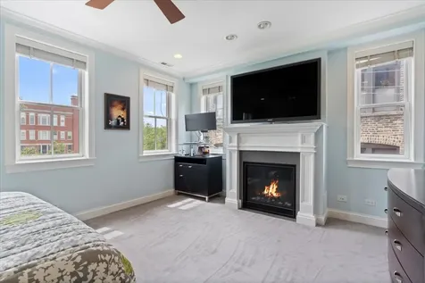3842 North Southport Avenue Chicago IL 60613