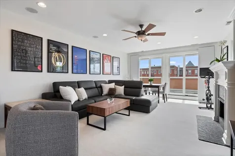 3842 North Southport Avenue Chicago IL 60613