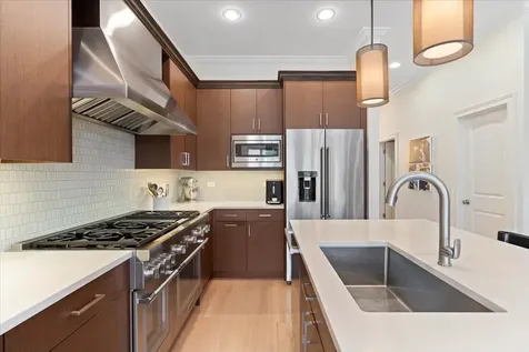 3842 North Southport Avenue Chicago IL 60613