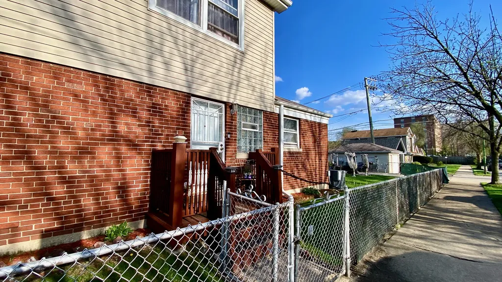 1633 East 93rd Street Chicago IL 60617