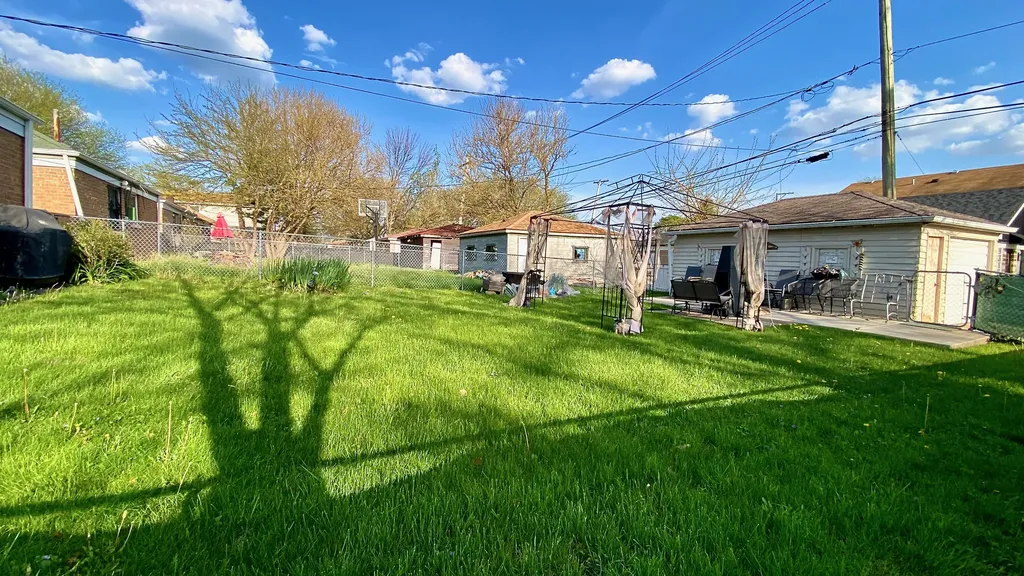 1633 East 93rd Street Chicago IL 60617