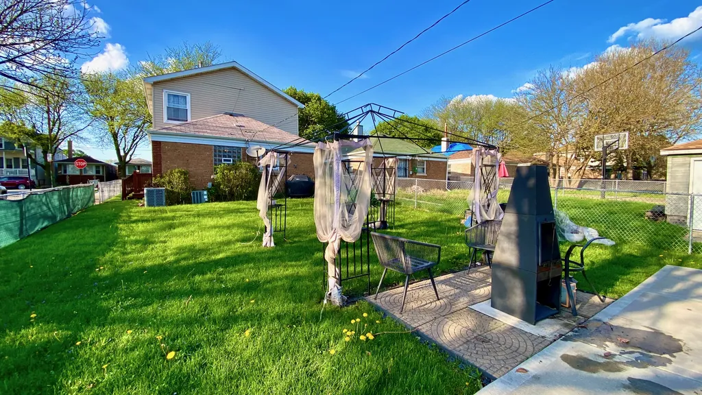1633 East 93rd Street Chicago IL 60617