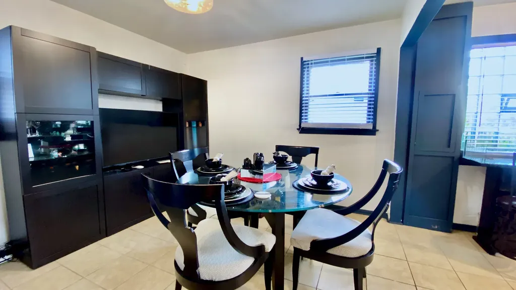 1633 East 93rd Street Chicago IL 60617