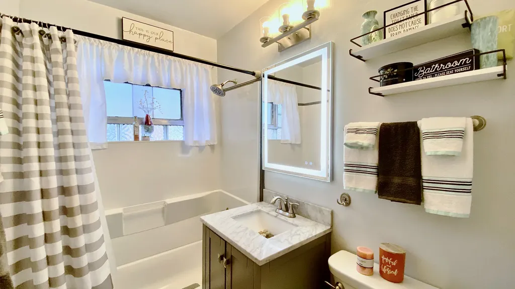 1633 East 93rd Street Chicago IL 60617