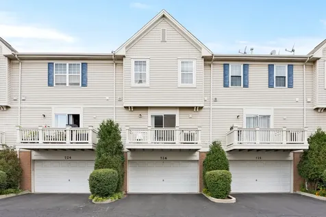 726 Hanbury Drive Des Plaines IL 60016