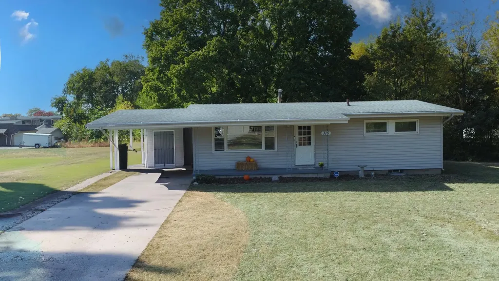 316 North Hartwell Street Gilman IL 60938