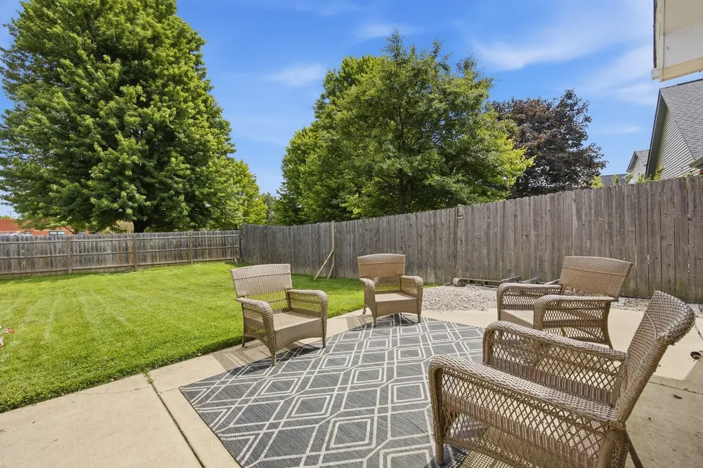 2096 Edinburgh Lane Aurora IL 60504