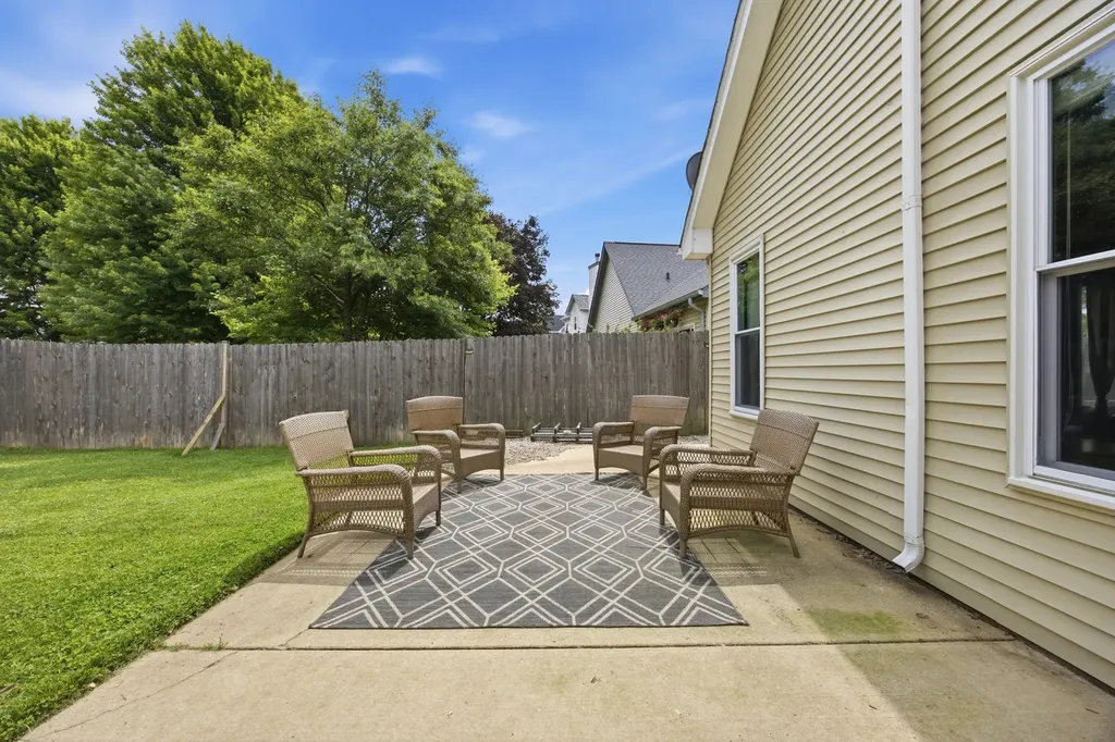2096 Edinburgh Lane Aurora IL 60504