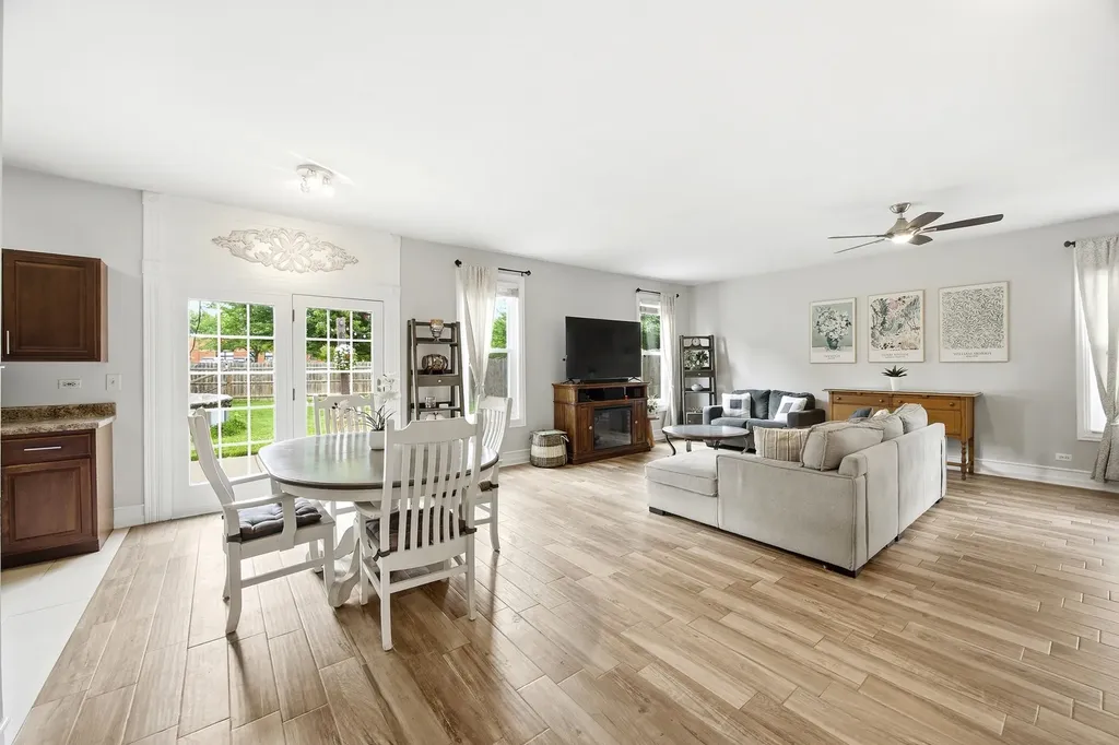 2096 Edinburgh Lane Aurora IL 60504