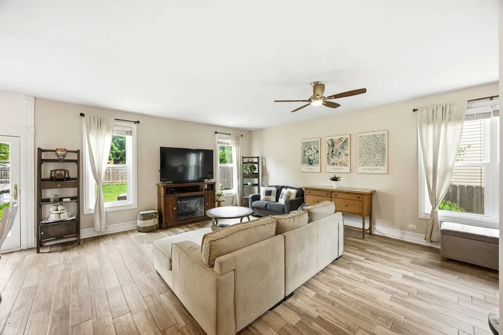 2096 Edinburgh Lane Aurora IL 60504