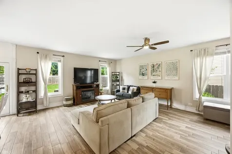 2096 Edinburgh Lane Aurora IL 60504