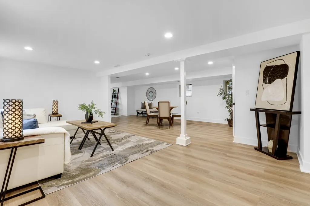 4915 North Kostner Avenue Chicago IL 60630