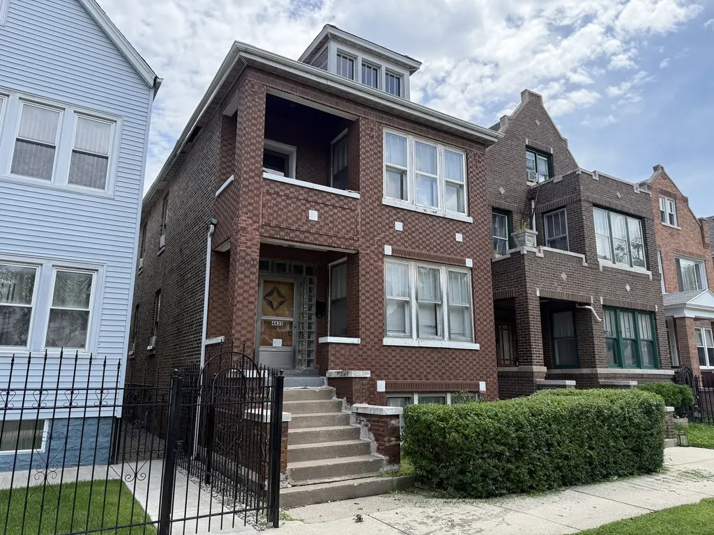 4435 South Artesian Avenue Chicago IL 60632