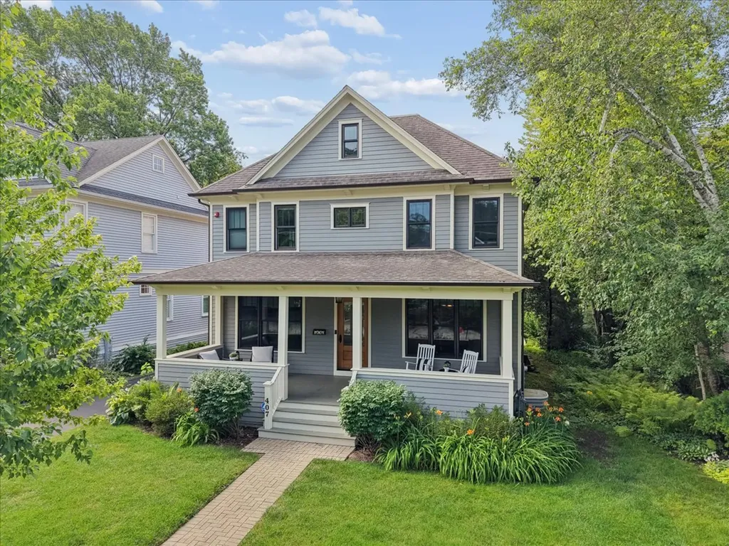 407 Mckinley Avenue Libertyville IL 60048