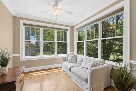 407 Mckinley Avenue Libertyville IL 60048
