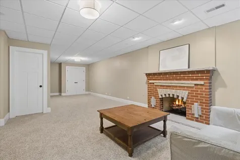 407 Mckinley Avenue Libertyville IL 60048