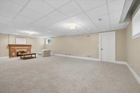 407 Mckinley Avenue Libertyville IL 60048