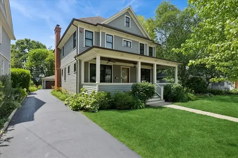 407 Mckinley Avenue Libertyville IL 60048