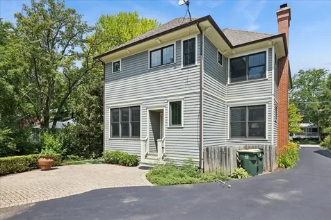 407 Mckinley Avenue Libertyville IL 60048