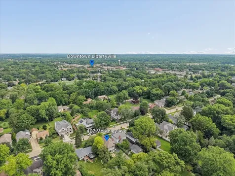 407 Mckinley Avenue Libertyville IL 60048