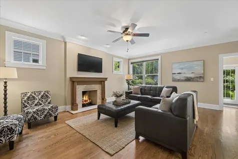 407 Mckinley Avenue Libertyville IL 60048