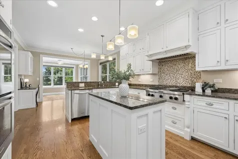 407 Mckinley Avenue Libertyville IL 60048
