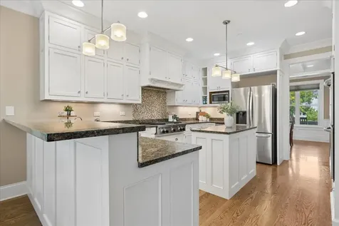 407 Mckinley Avenue Libertyville IL 60048