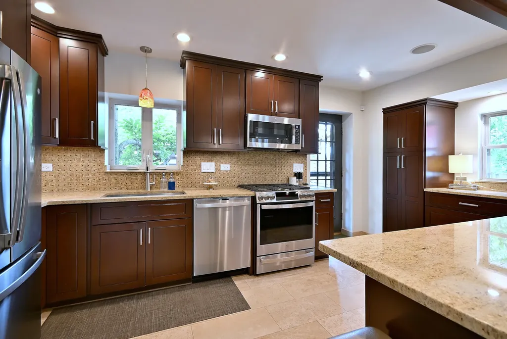 114 South Poplar Avenue Elmhurst IL 60126