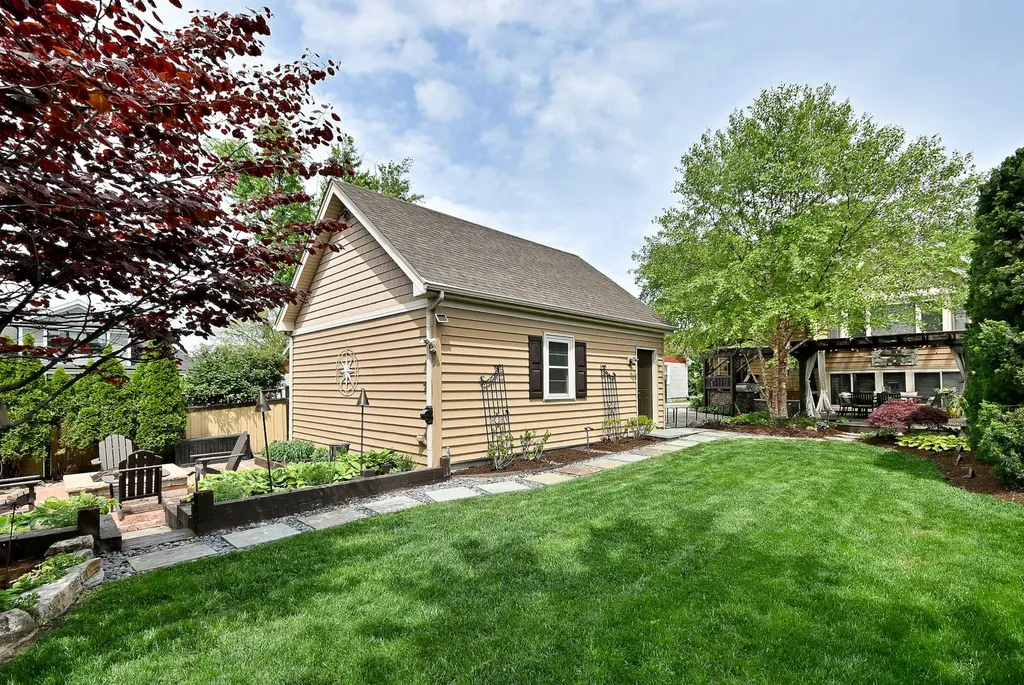 114 South Poplar Avenue Elmhurst IL 60126