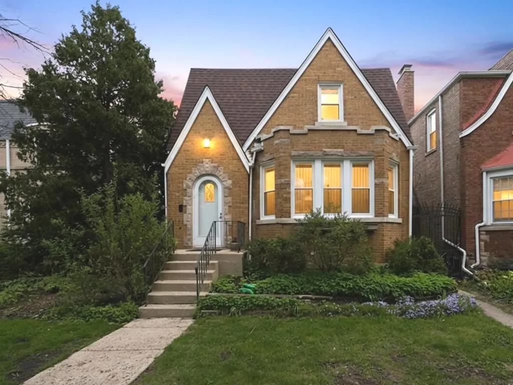 5919 North Bernard Street Chicago IL 60659