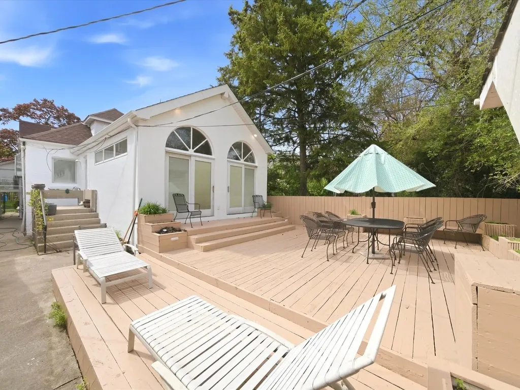 5919 North Bernard Street Chicago IL 60659