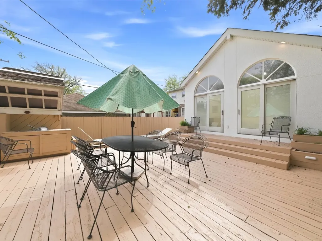 5919 North Bernard Street Chicago IL 60659