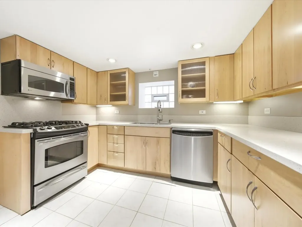 5919 North Bernard Street Chicago IL 60659