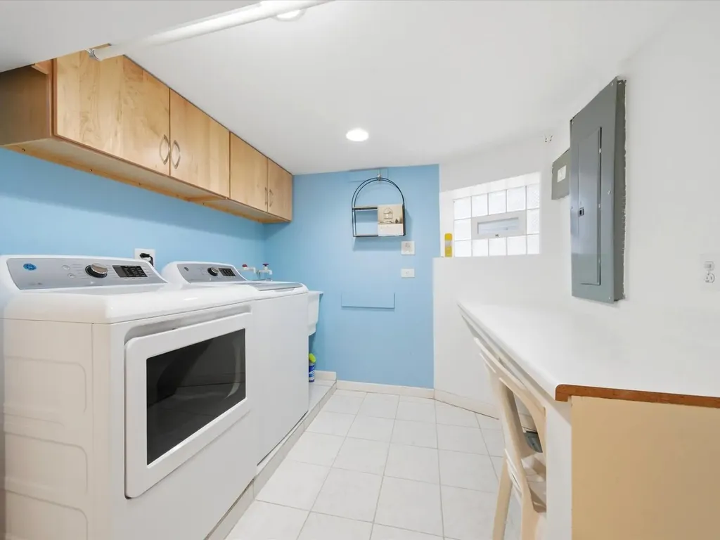 5919 North Bernard Street Chicago IL 60659