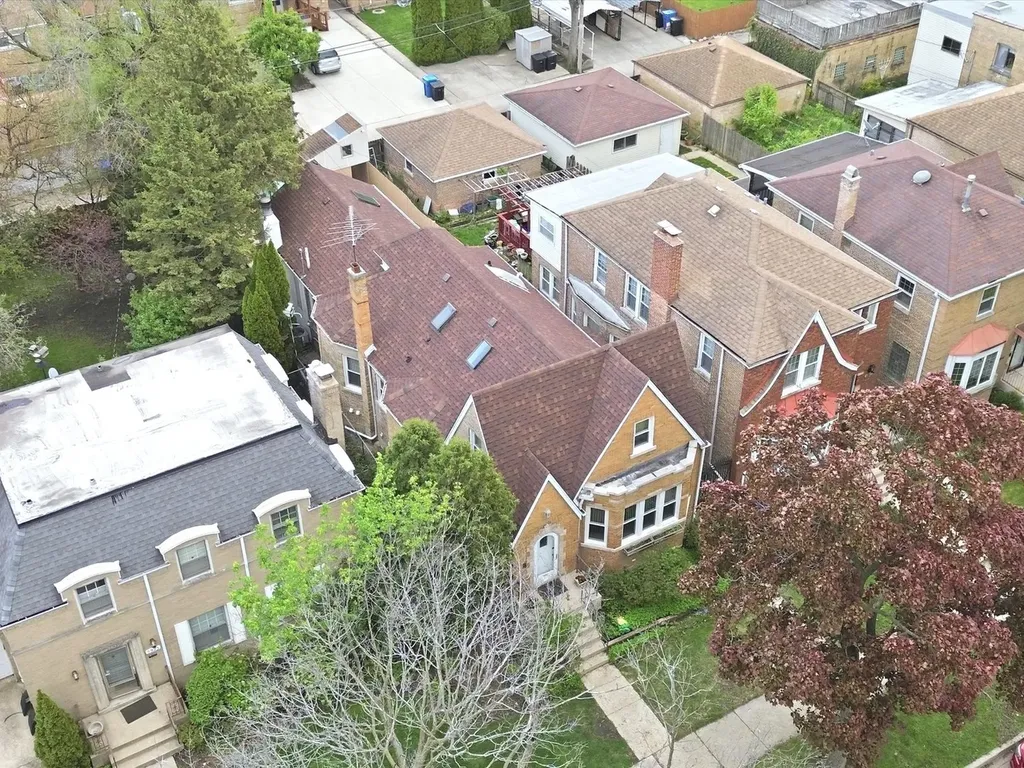 5919 North Bernard Street Chicago IL 60659